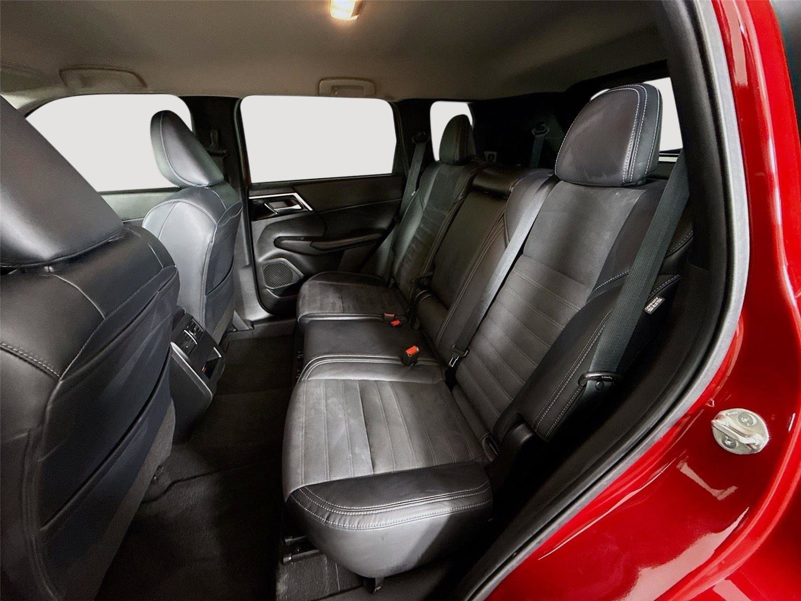 Used 2022 Mitsubishi Outlander SE FWD image 16