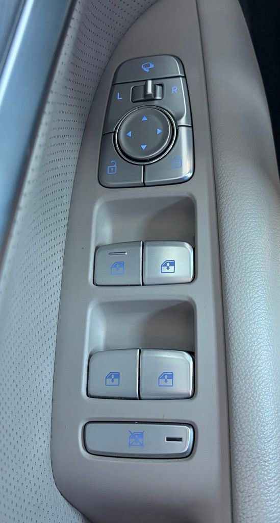 Used 2021 Genesis G70 2.0T w/ Elite Package AWD/4WD image 17