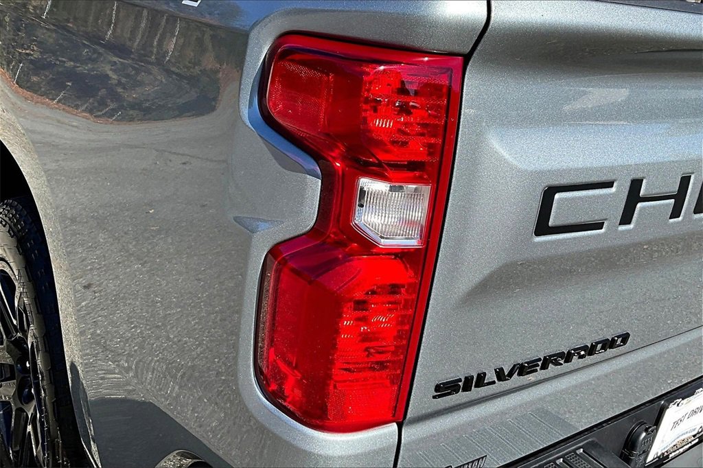 Certified 2025 Chevrolet Silverado 1500 Custom w/ Turbomax Blackout Package image 21