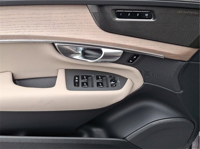 New 2026 Volvo XC90 B6 Plus w/ Protection Package Premier image 6