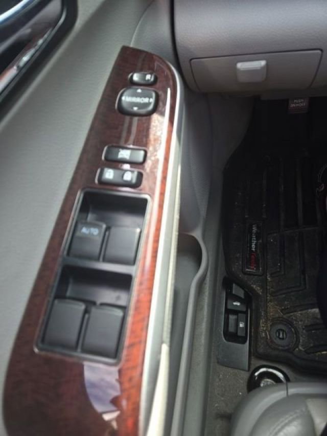 Used 2012 Toyota Camry XLE w/ Leather Pkg FWD image 6