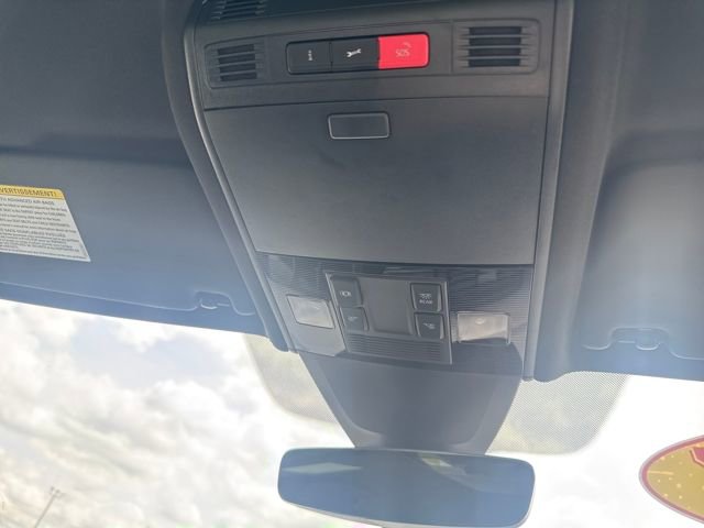 Used 2017 Volkswagen Golf R 4-Door image 19