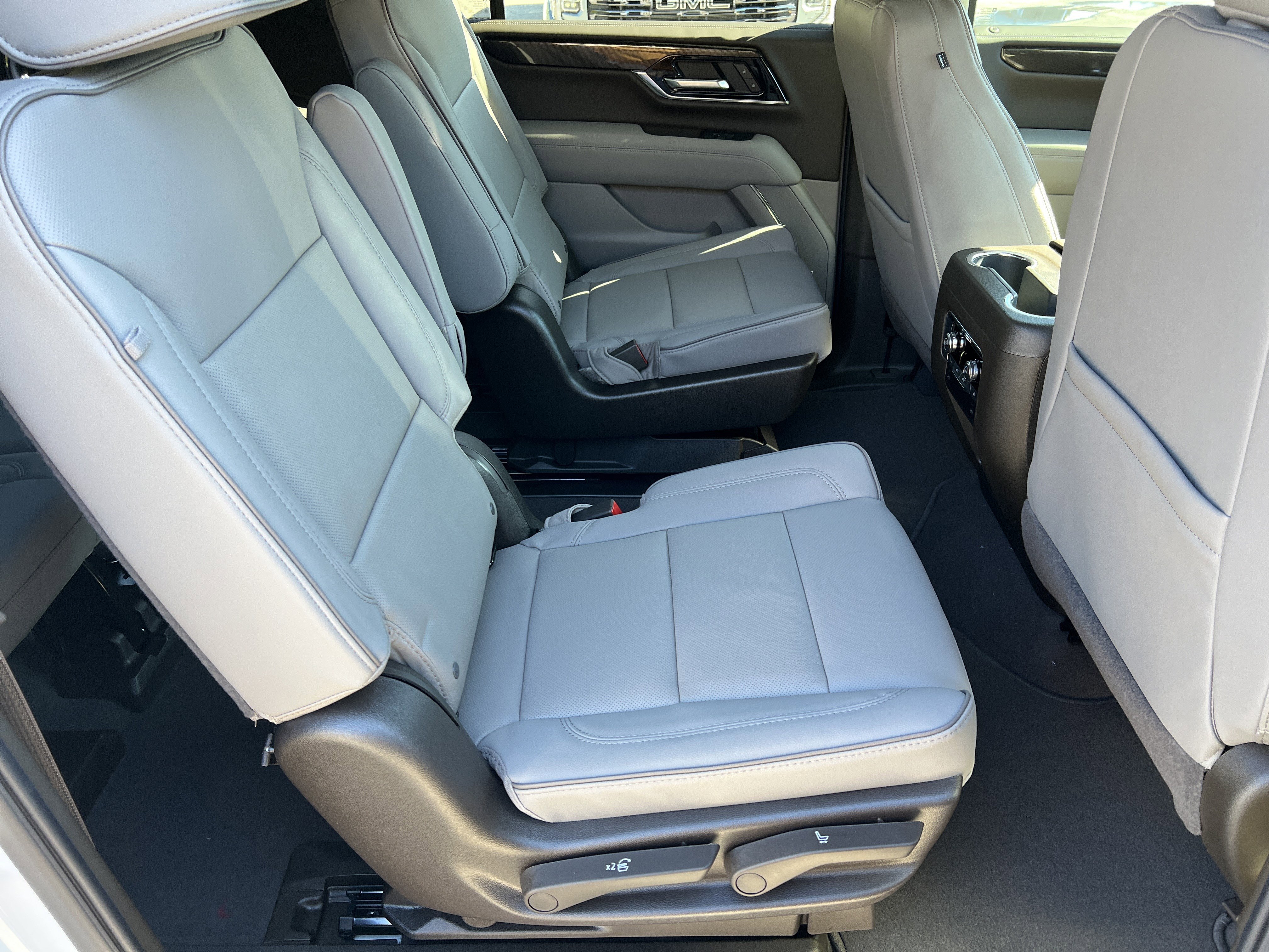 New 2026 GMC Yukon XL Elevation image 18