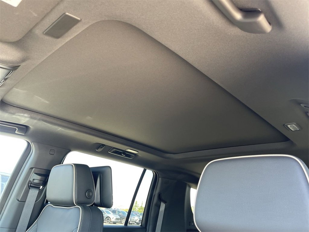 New 2025 Chevrolet Suburban Premier image 20