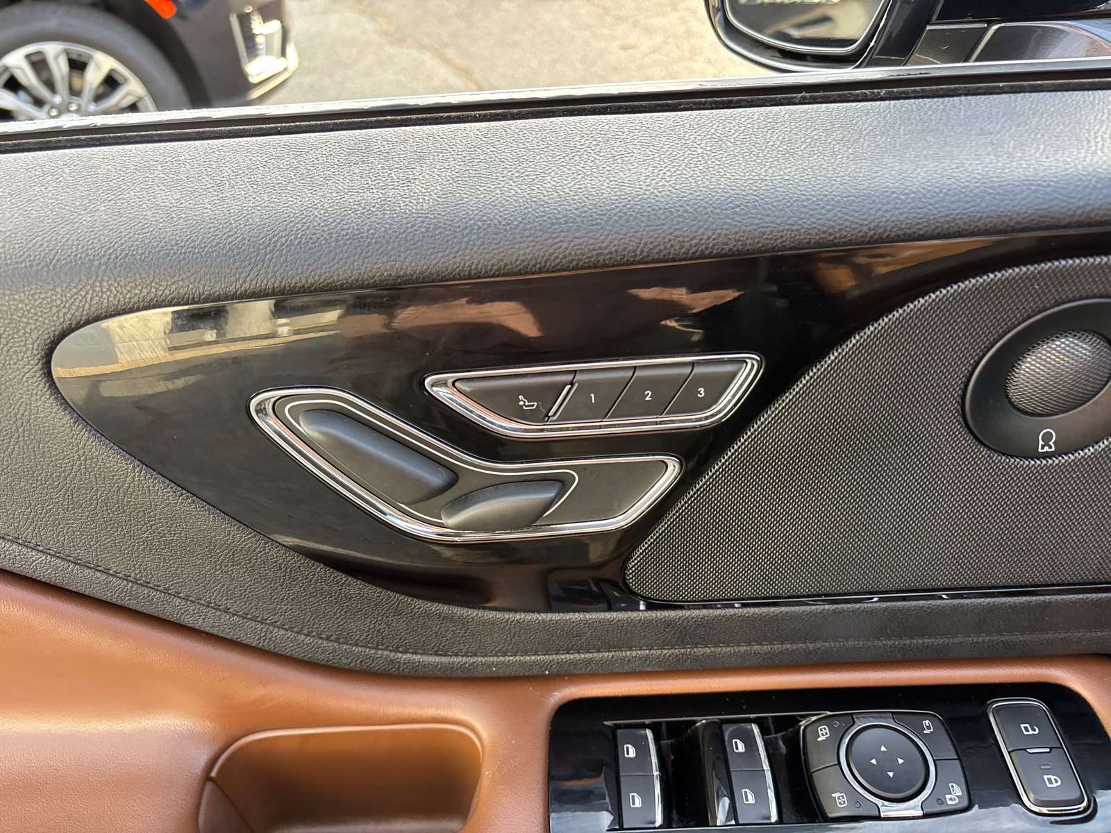 Used 2020 Lincoln Aviator Reserve image 12