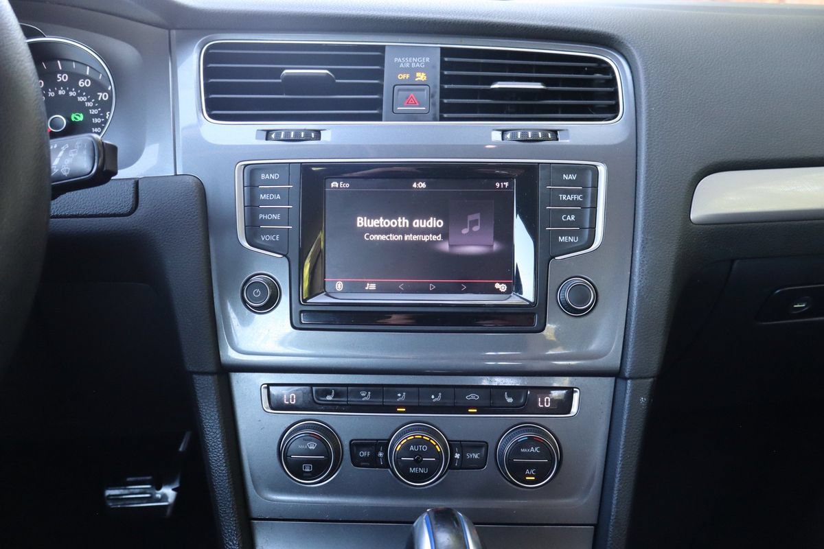 Used 2015 Volkswagen e-Golf Limited Edition FWD image 32
