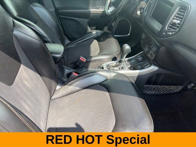 Used 2020 Jeep Compass Latitude w/ Cold Weather Group AWD/4WD image 39