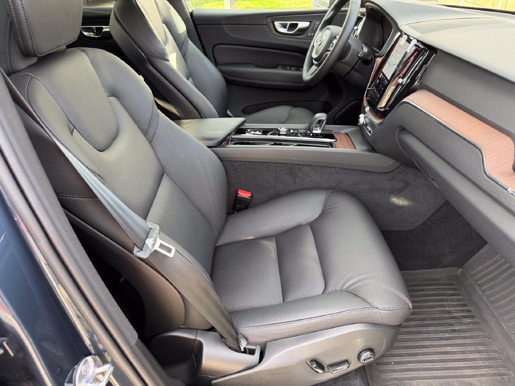 Used 2024 Volvo XC60 B5 Plus w/ Protection Package Premier AWD/4WD image 16