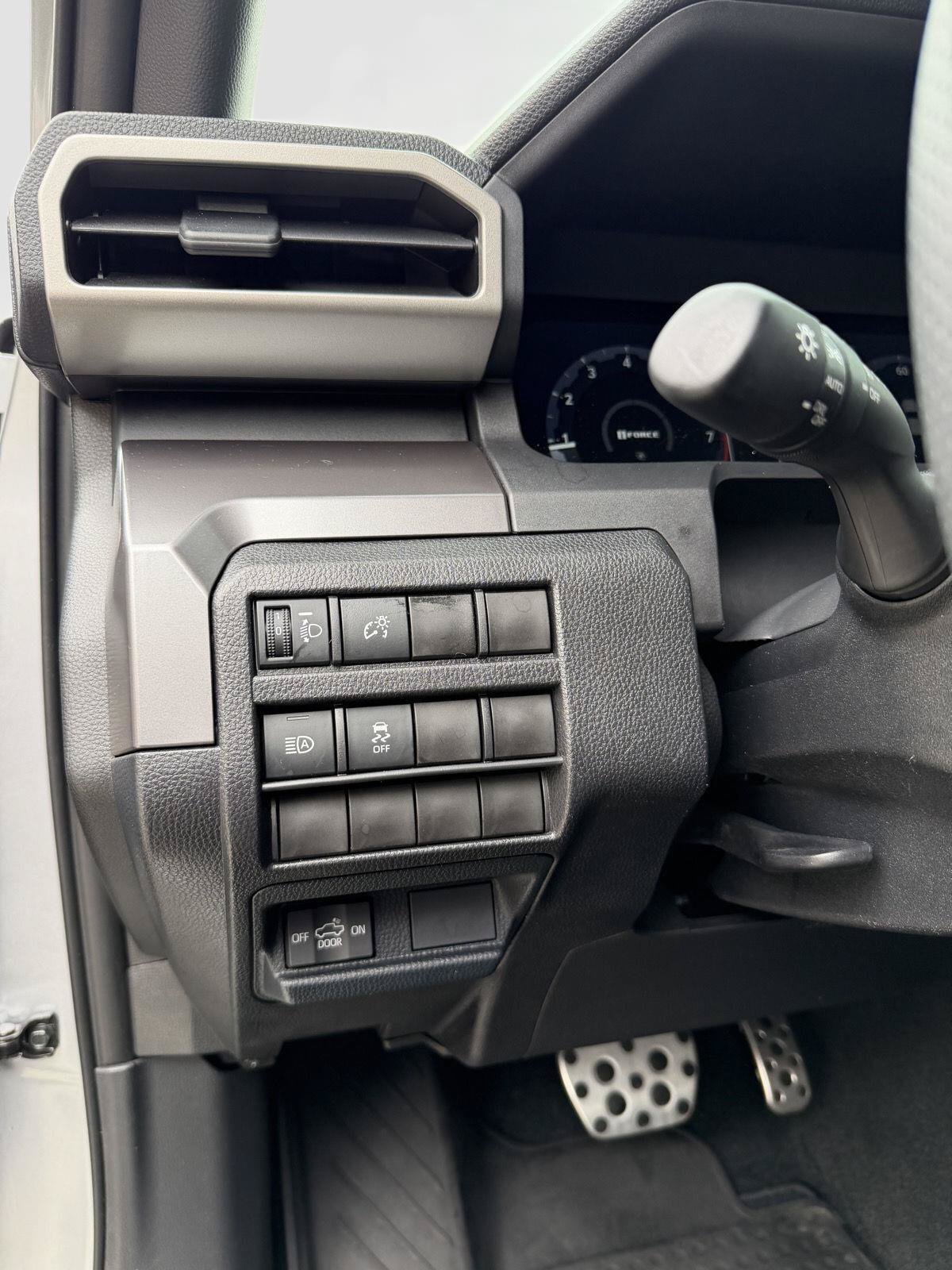 Used 2025 Toyota Tacoma TRD Sport AWD/4WD image 15