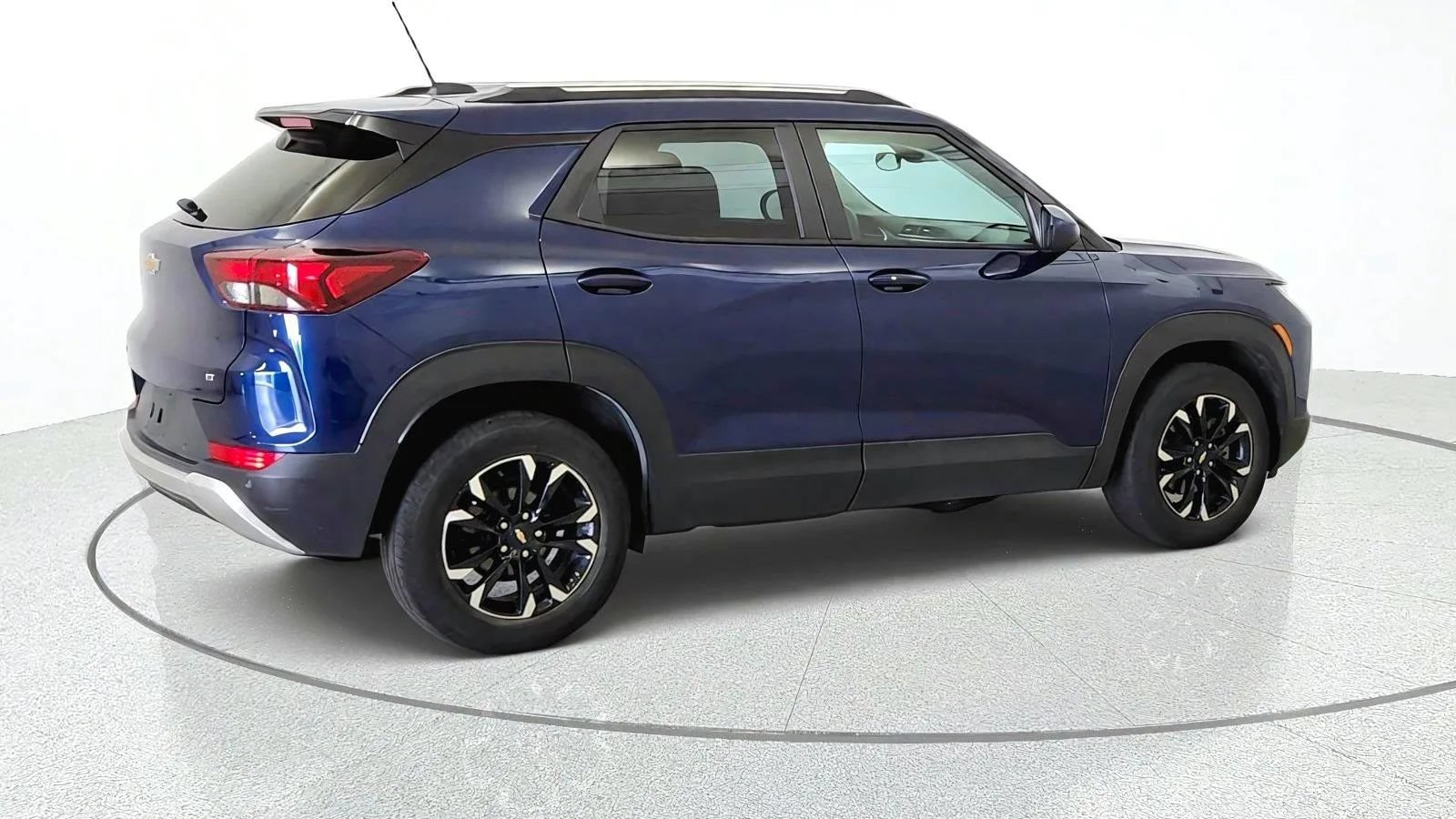 Used 2022 Chevrolet TrailBlazer LT w/ Convenience Package AWD/4WD image 9