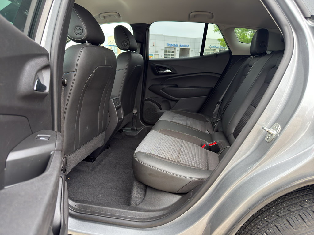 Used 2025 Chevrolet Trax LT FWD image 30