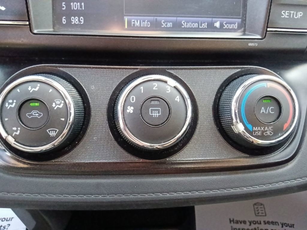 Used 2018 Toyota RAV4 LE FWD image 23