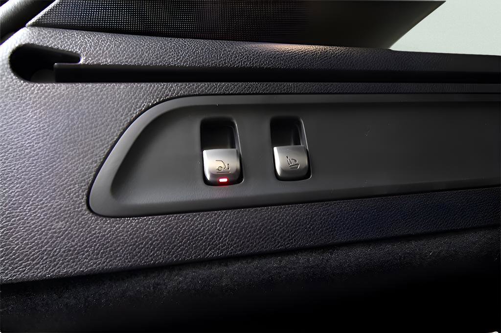 Used 2022 Mercedes-Benz GLC 43 AMG 4MATIC image 24