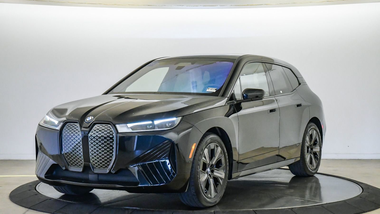 Certified 2023 BMW iX xDrive50 w/ Premium Package AWD/4WD image 1