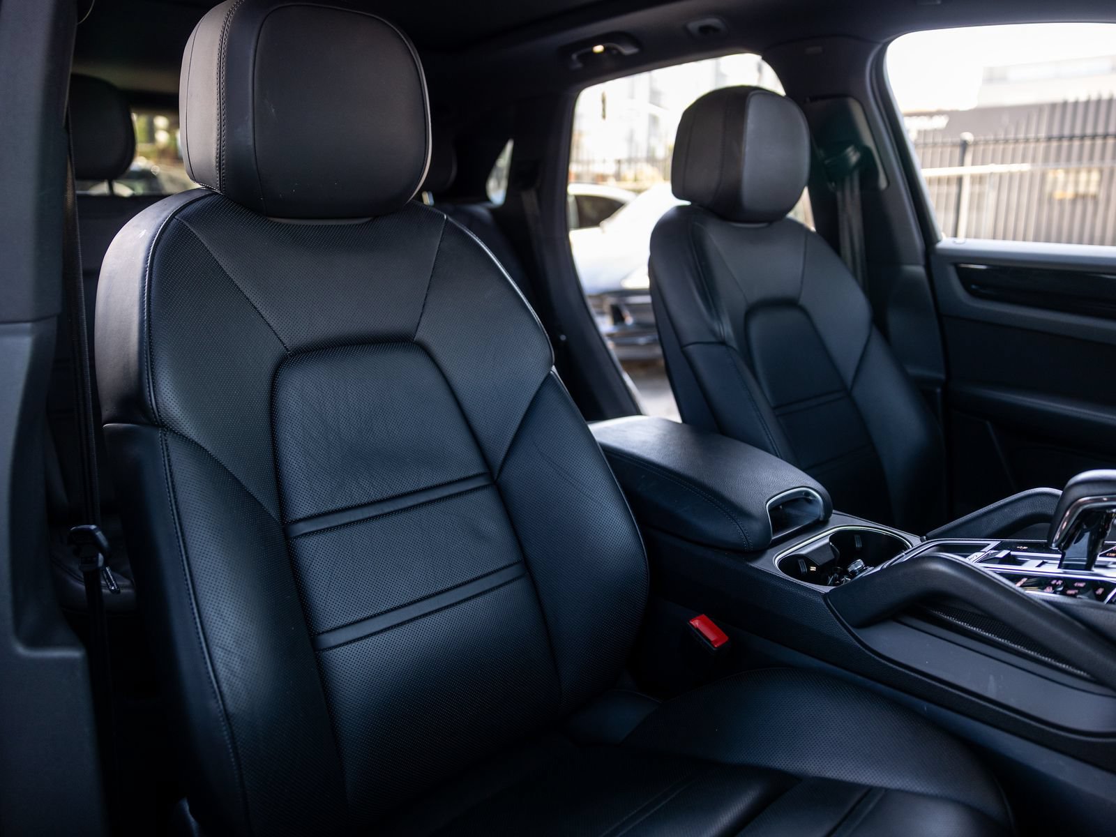 Certified 2023 Porsche Cayenne AWD/4WD image 31