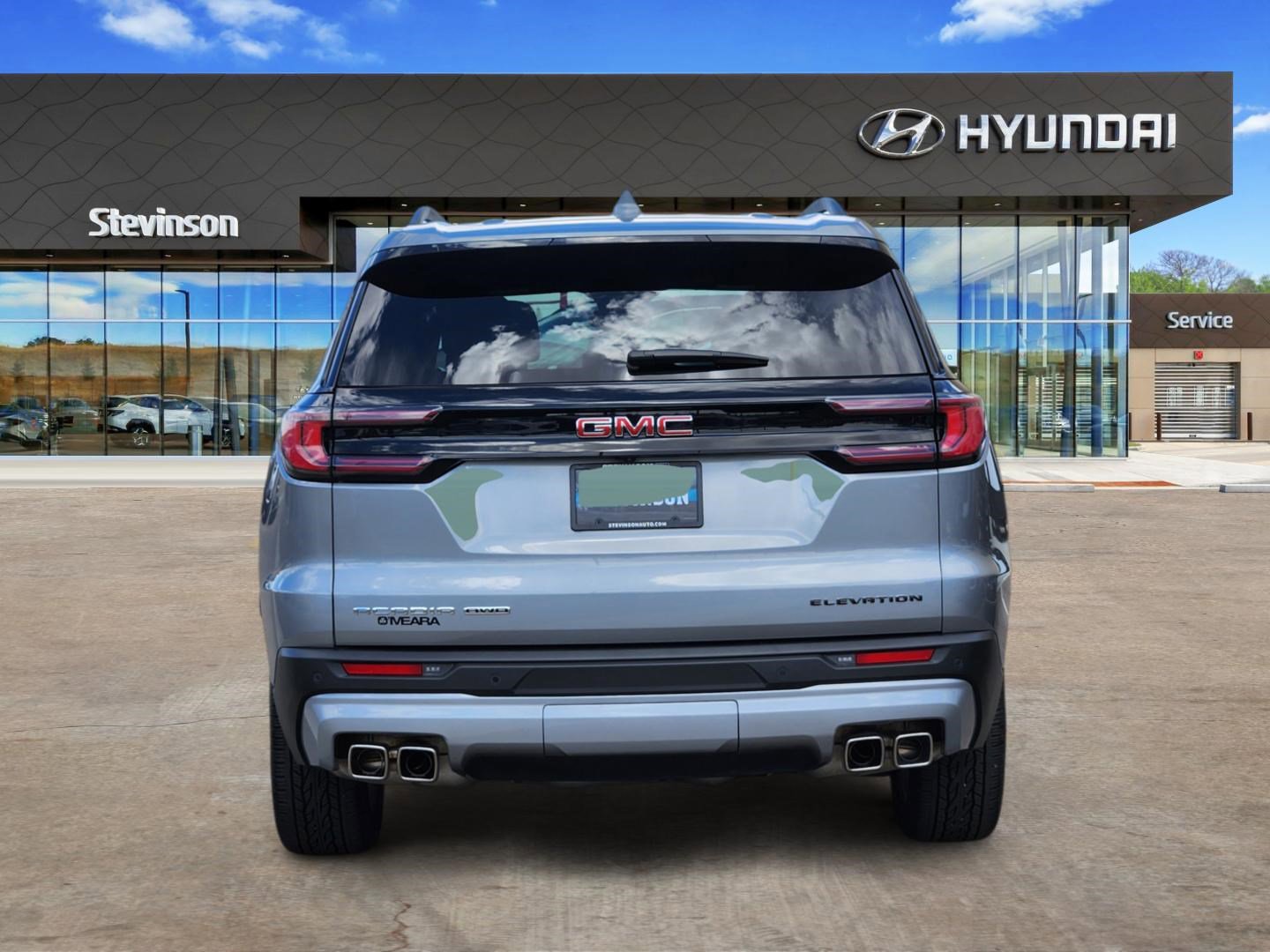 Used 2024 GMC Acadia Elevation w/ Luxury Package image 3