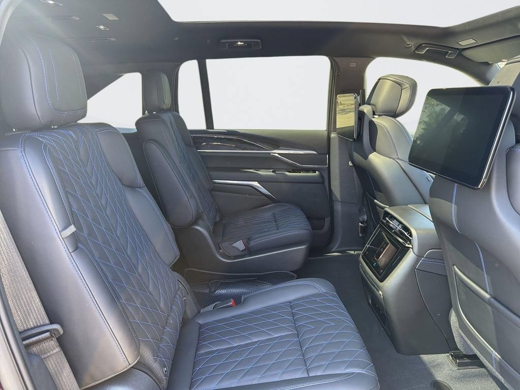Used 2026 Cadillac Escalade IQ Sport 1 AWD/4WD image 32