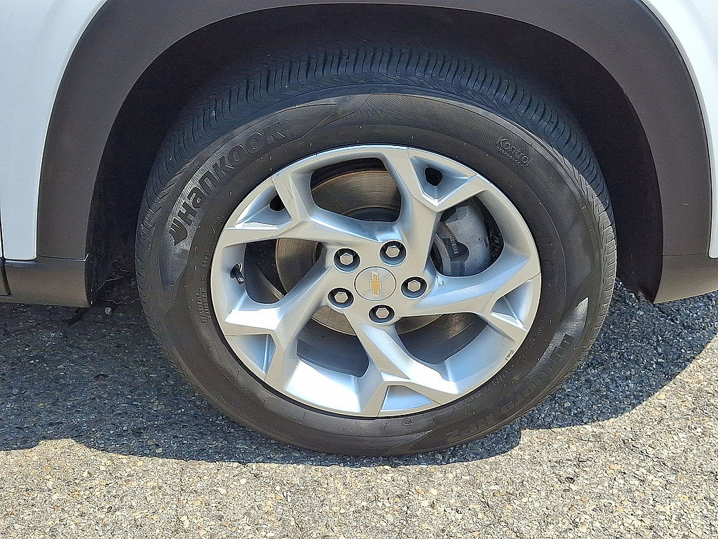 Certified 2024 Chevrolet Trax LS w/ LS Convenience Package FWD image 27