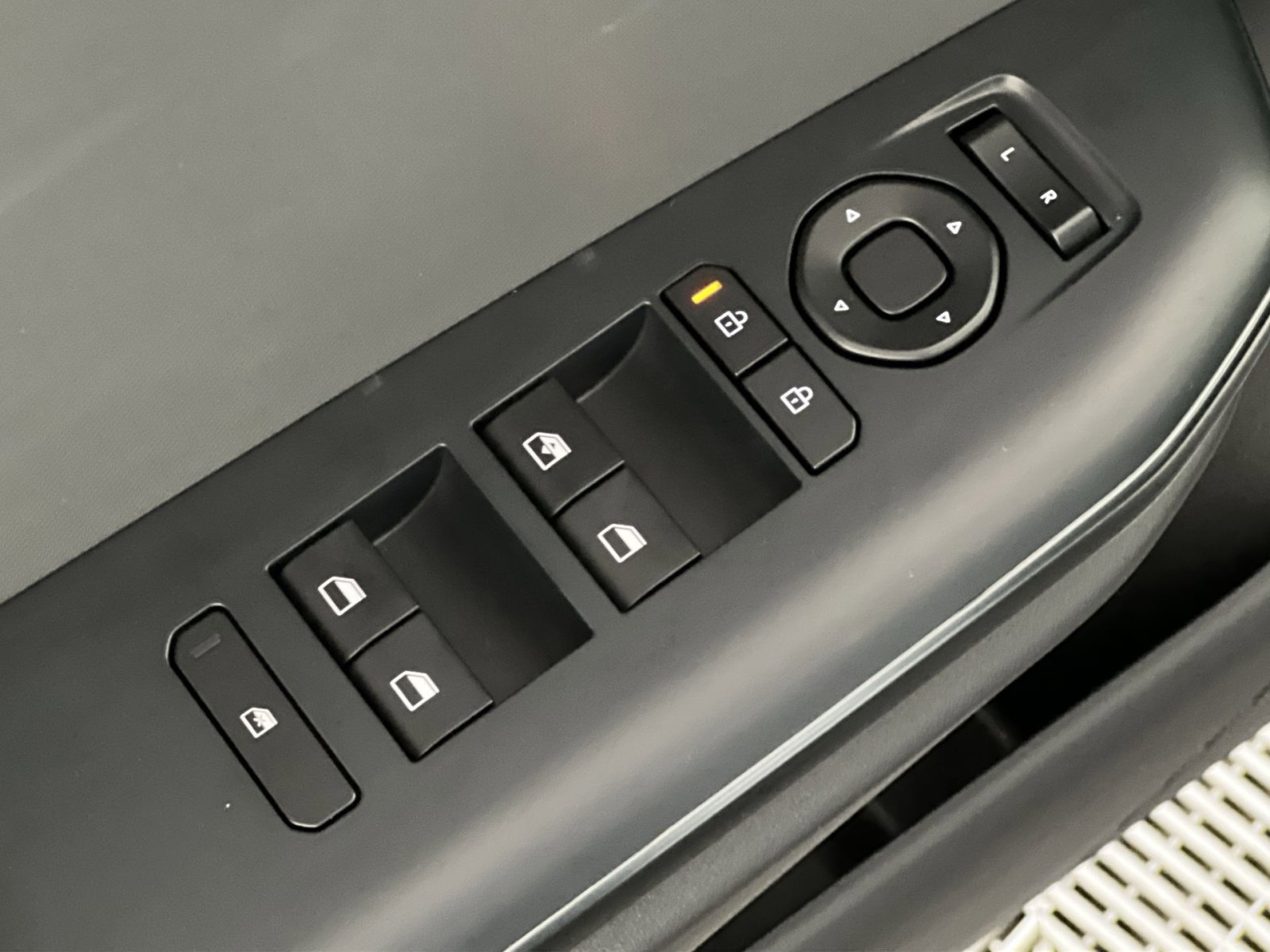 New 2025 Kia K4 LXS image 13