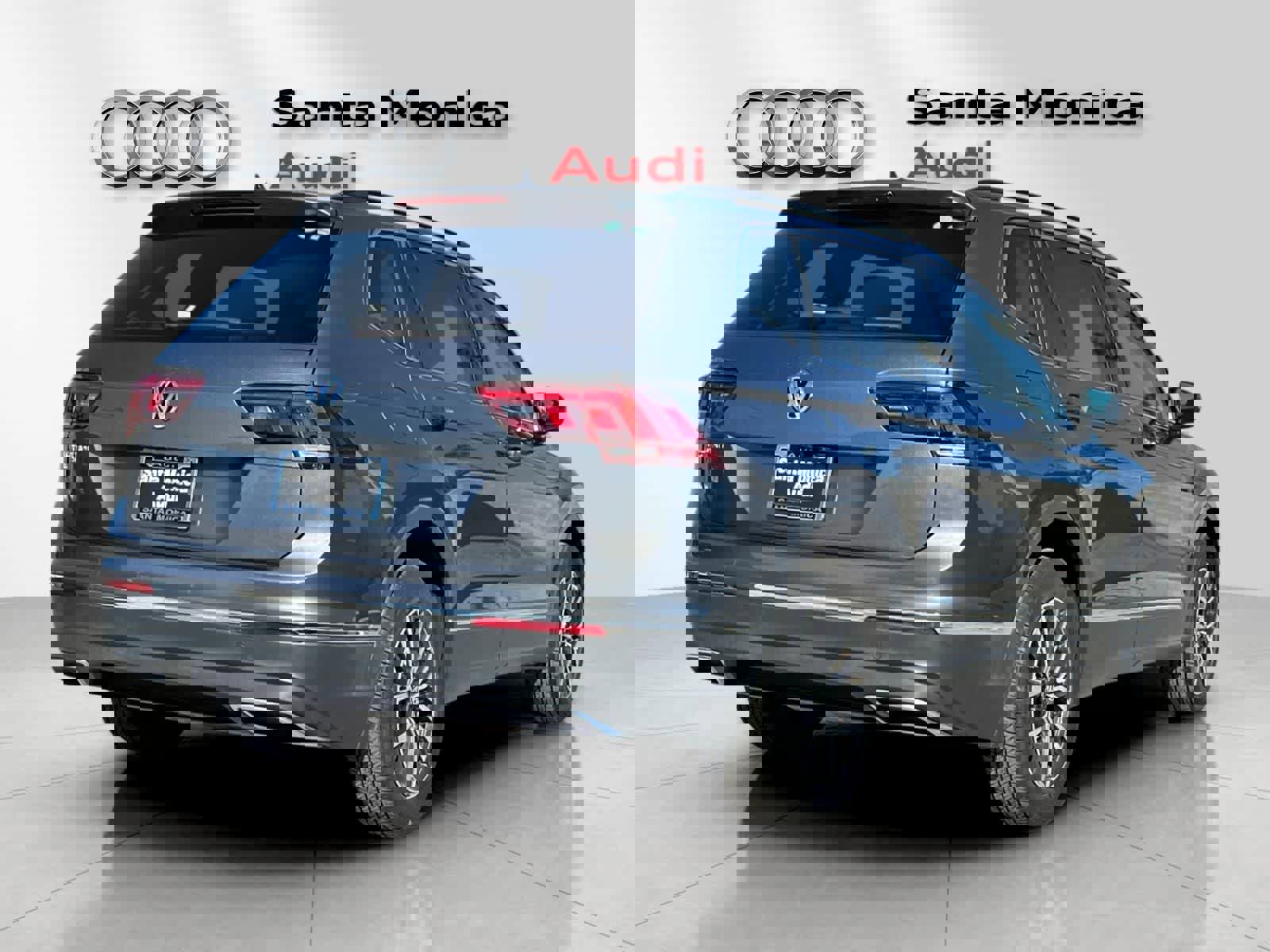 Used 2020 Volkswagen Tiguan SE w/ Panoramic Sunroof Package image 2