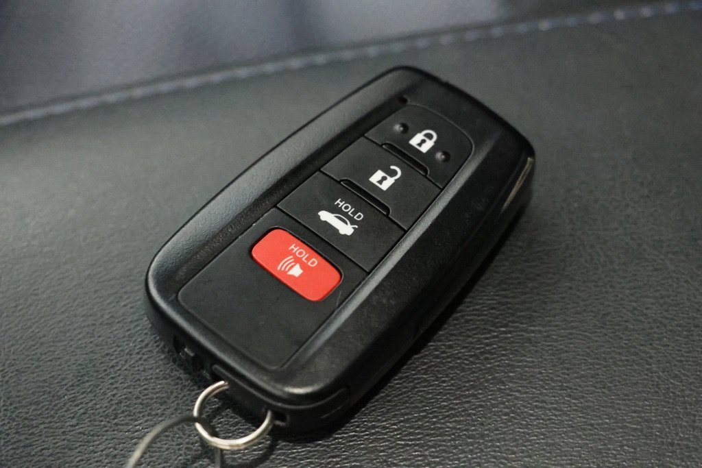 Used 2022 Toyota Corolla SE w/ SE Premium Package FWD image 32