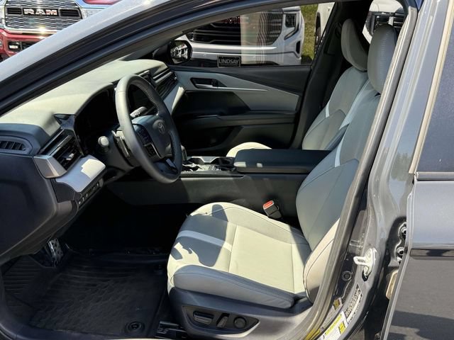 Used 2025 Toyota Camry SE FWD image 11