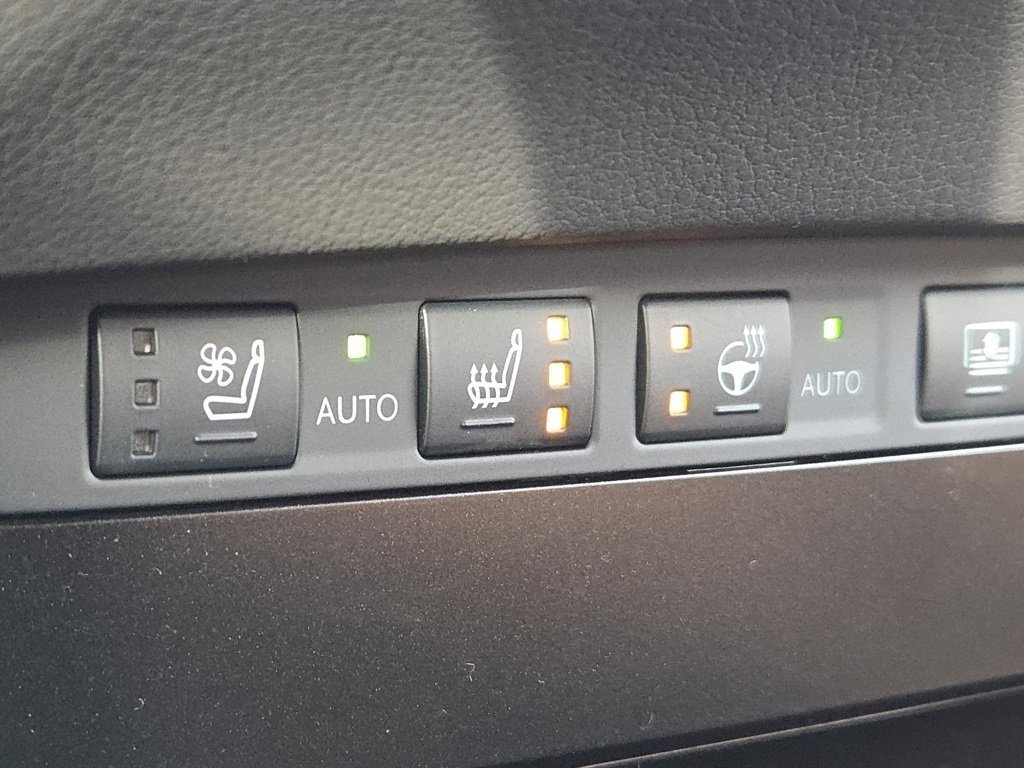 New 2025 Lexus ES 350 Ultra Luxury image 9