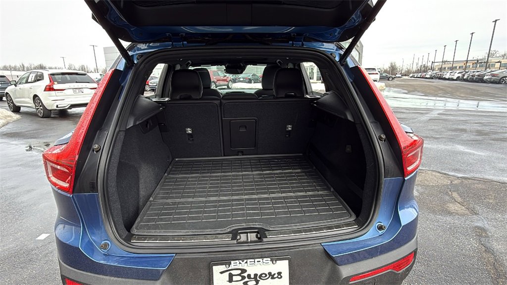 Used 2020 Volvo XC40 T5 R-Design w/ Protection Package Premier image 27