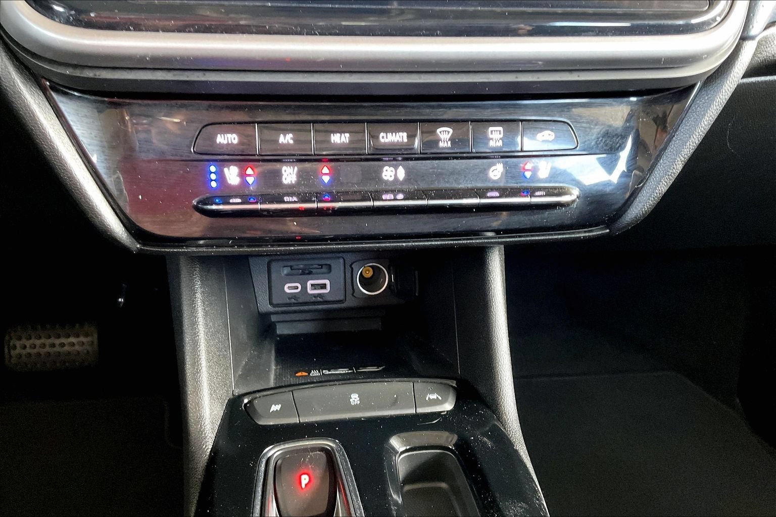 Used 2022 Chevrolet Bolt EUV Premier w/ Sun & Sound Package FWD image 15