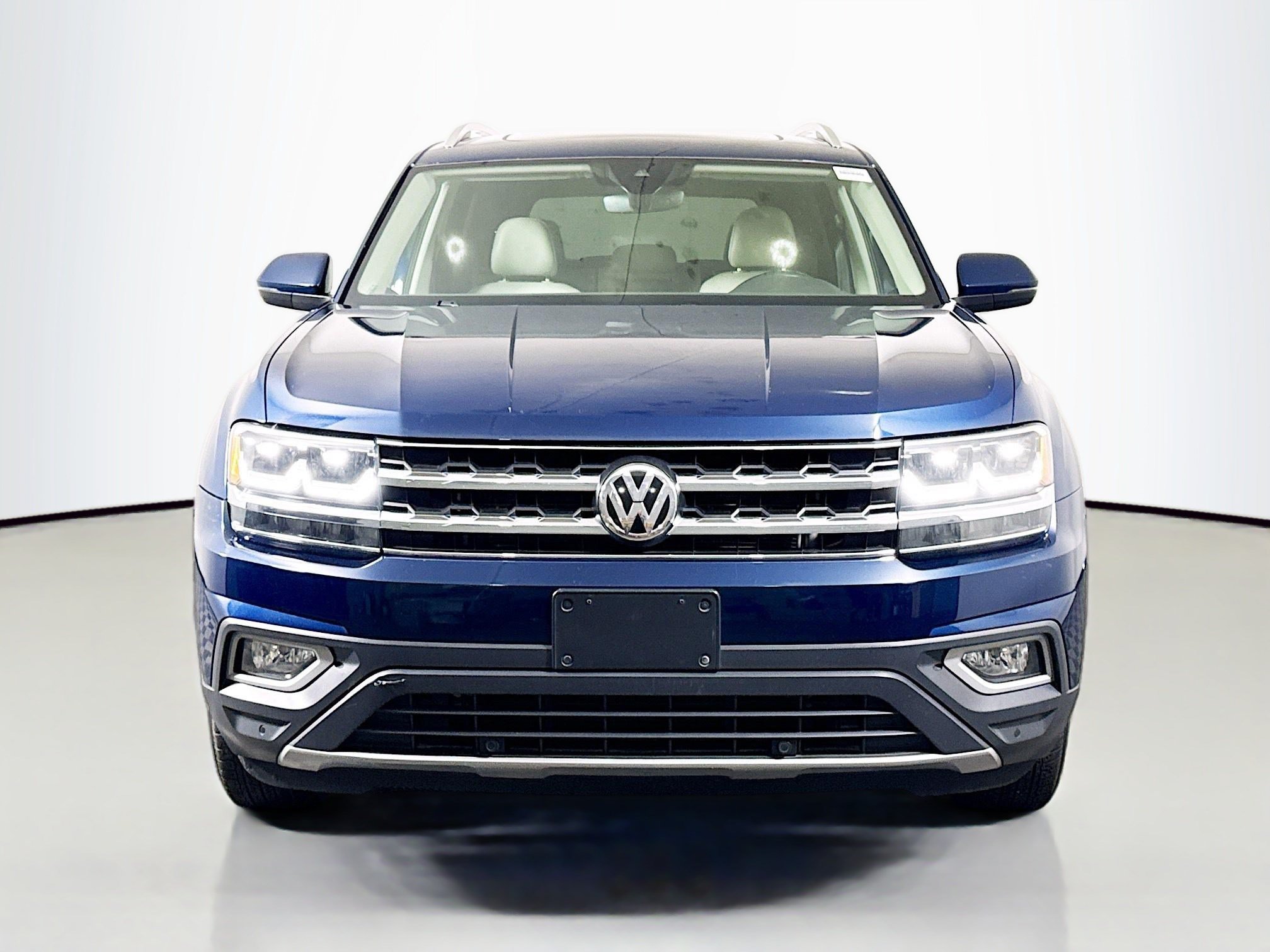 Used 2018 Volkswagen Atlas SEL AWD/4WD image 2