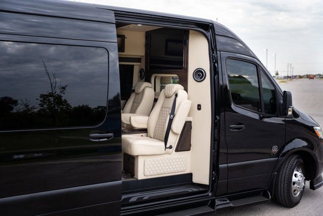 Used 2023 Mercedes-Benz Sprinter 3500 image 15