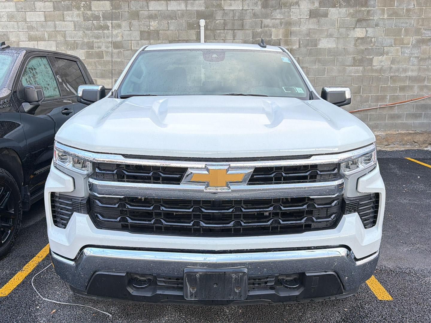 Used 2024 Chevrolet Silverado 1500 LT AWD/4WD image 2
