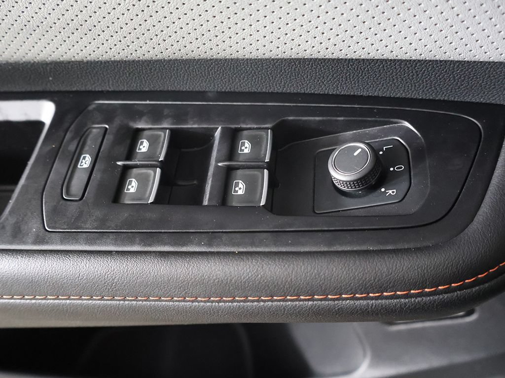 Used 2024 Volkswagen Atlas Peak Edition SE AWD/4WD image 40