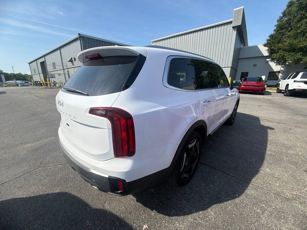 Used 2025 Kia Telluride S FWD image 5