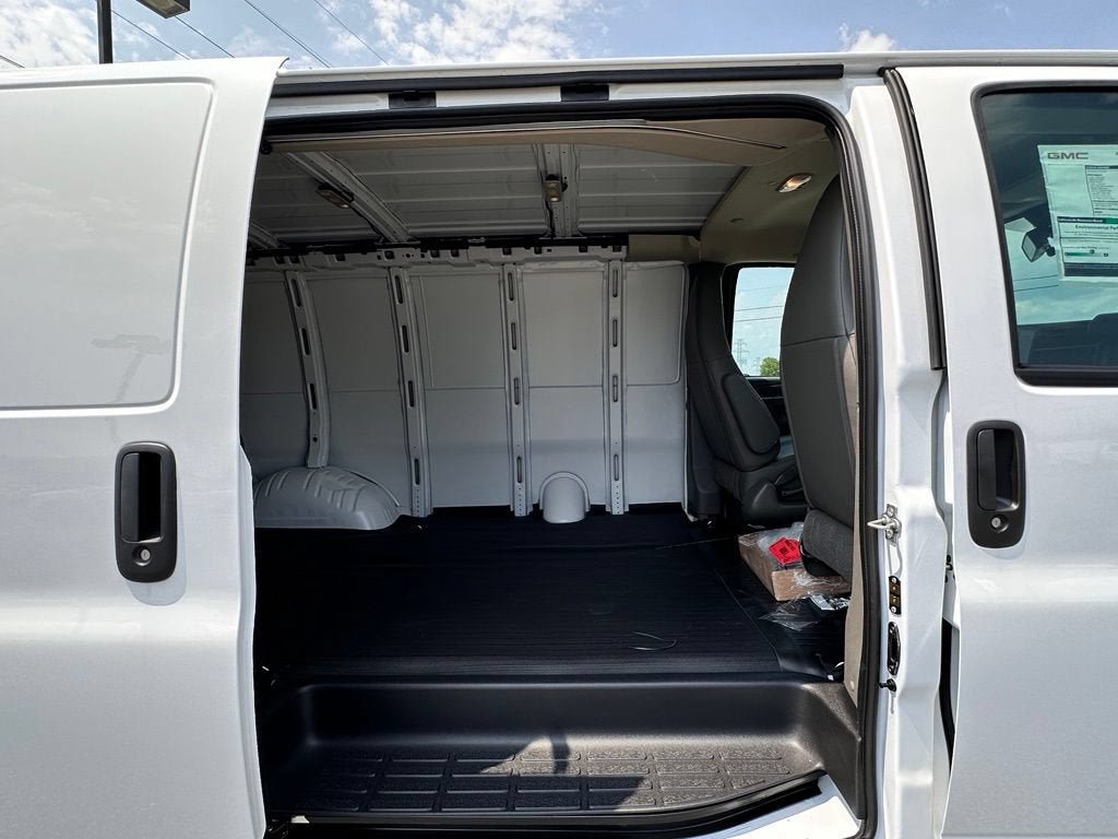 New 2026 GMC Savana 2500 w/ Driver Convenience Package RWD image 22