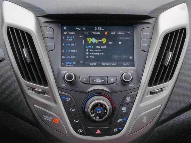 Used 2017 Hyundai Veloster FWD image 18