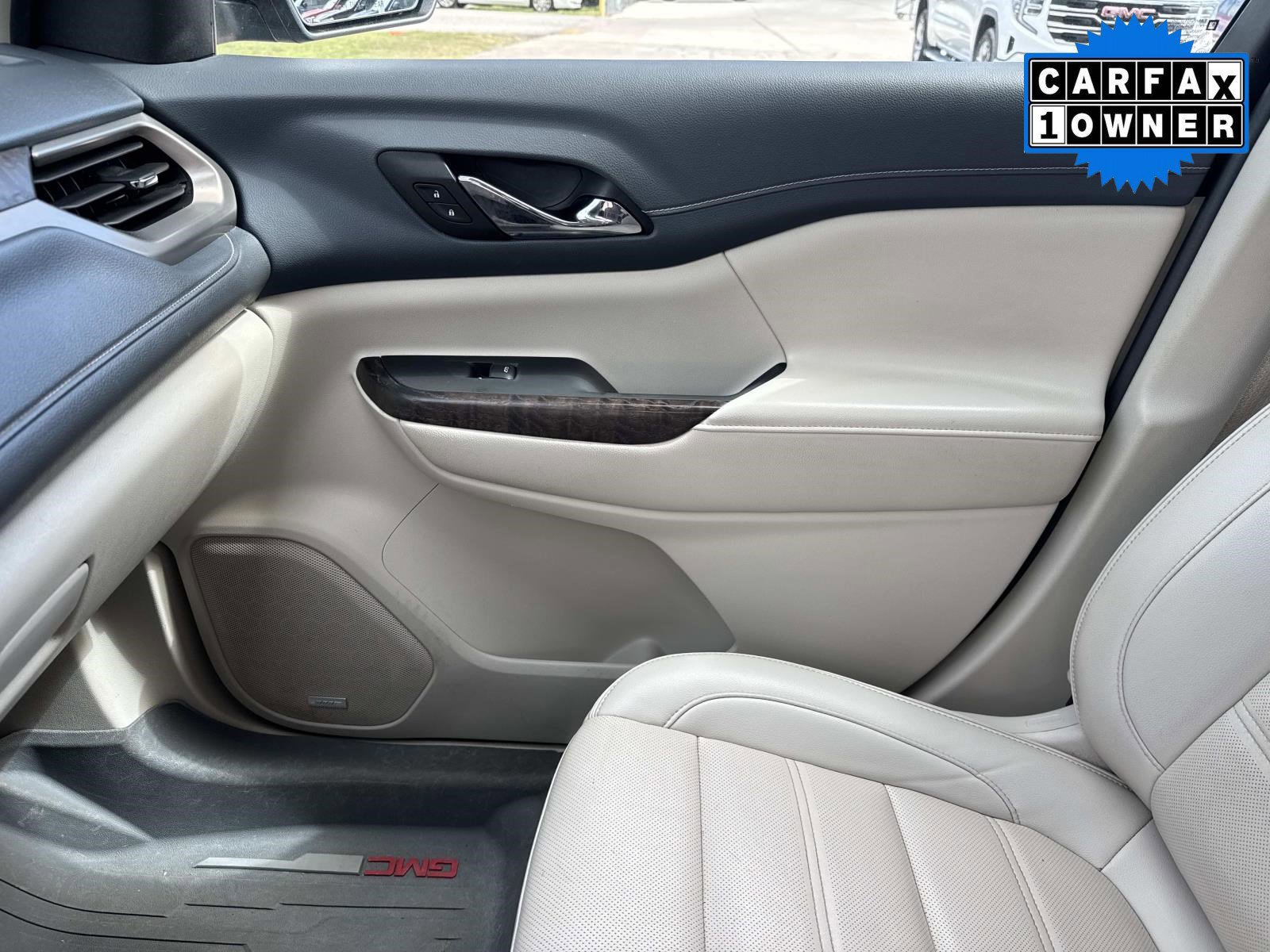 Used 2022 GMC Acadia Denali w/ Denali Ultimate Package image 25