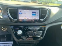 New 2026 Chrysler Pacifica Select image 17