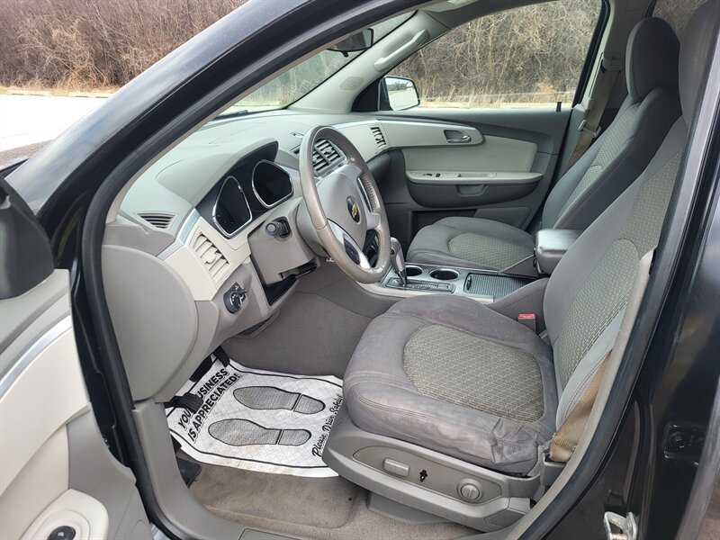 Used 2012 Chevrolet Traverse LT FWD image 11