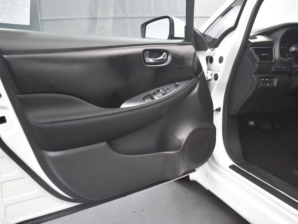 Used 2024 Nissan Leaf S image 27