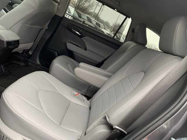 Certified 2024 Toyota Highlander XLE image 10
