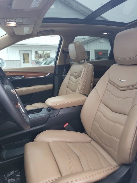 Used 2017 Cadillac XT5 Platinum w/ Driver Assist Package AWD/4WD image 13