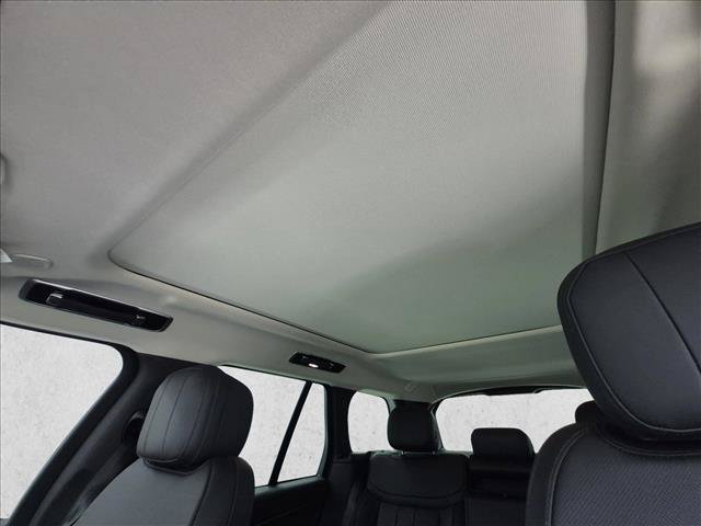 Certified 2025 Land Rover Range Rover SE AWD/4WD image 16