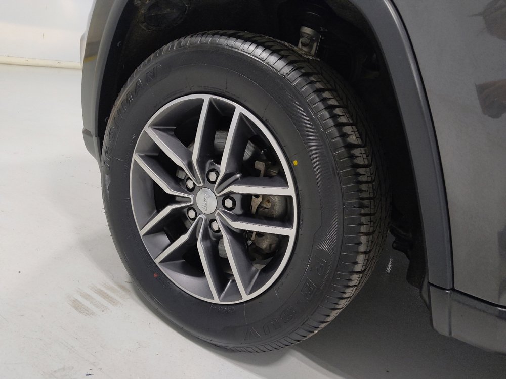 Used 2018 Jeep Grand Cherokee Limited image 31