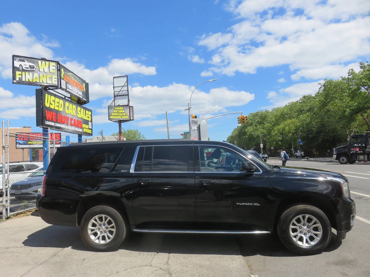 Used 2016 GMC Yukon SLT w/ Open Road Package AWD/4WD image 8