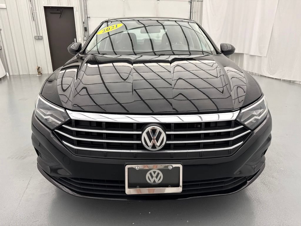 Used 2021 Volkswagen Jetta SE FWD image 2