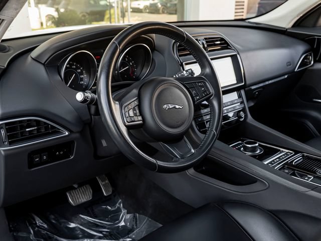 Used 2019 Jaguar F-PACE Premium AWD/4WD image 16
