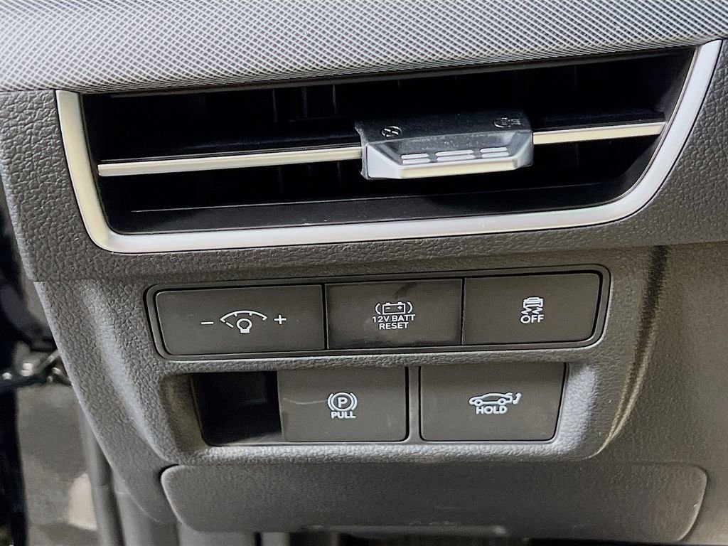 New 2025 Hyundai Sonata Limited image 9