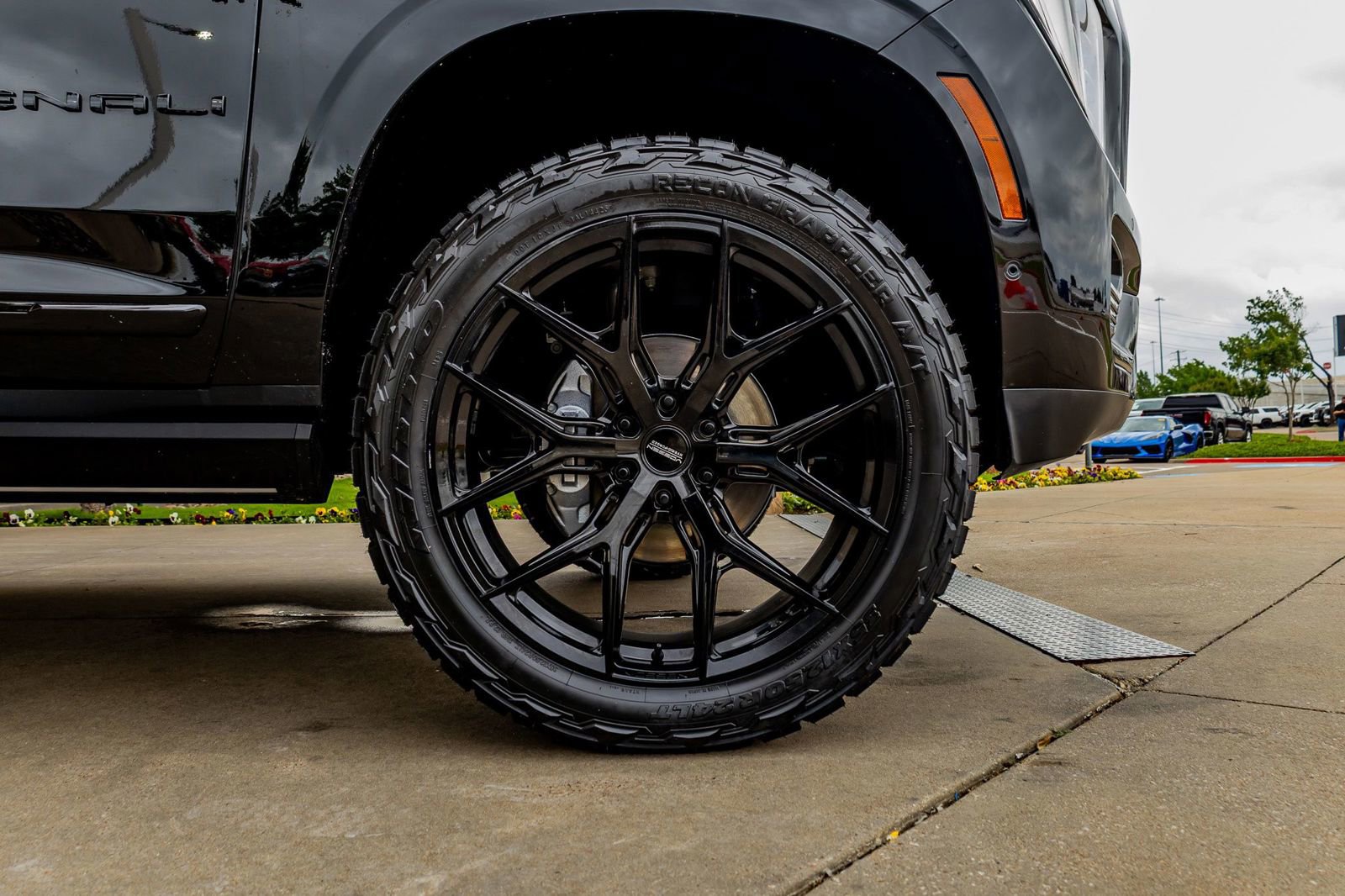 Used 2025 GMC Yukon Denali Ultimate image 12