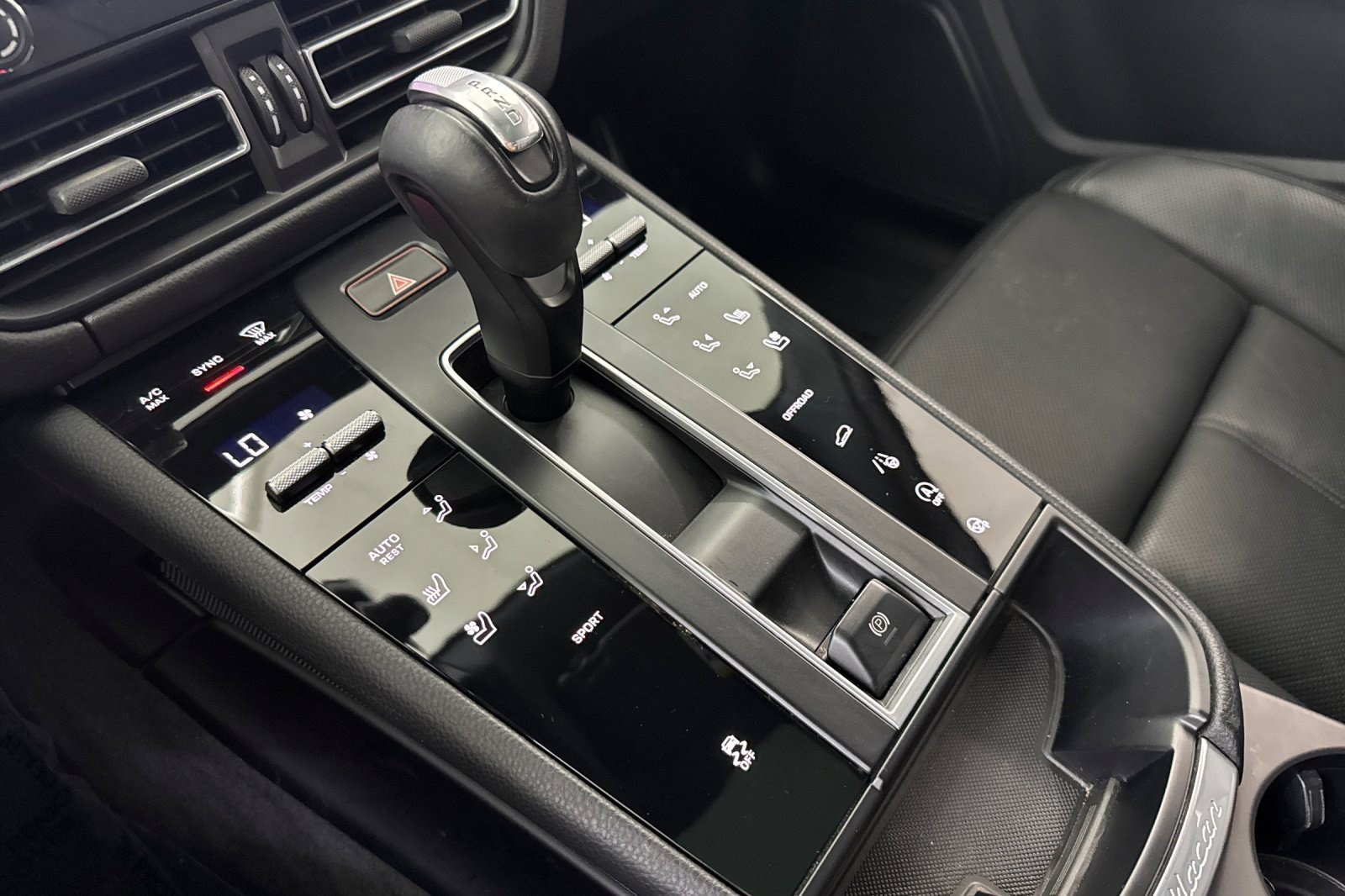Used 2023 Porsche Macan AWD/4WD image 17